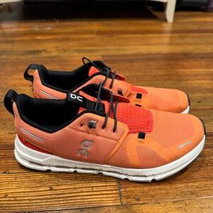 On Cloud Youth size 6